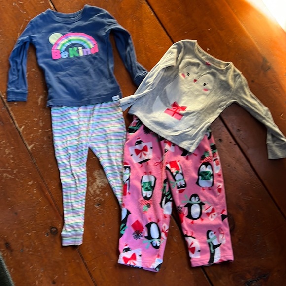 2T pajama bundle - Picture 1 of 8
